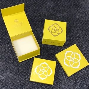 Kendra Scott boxes